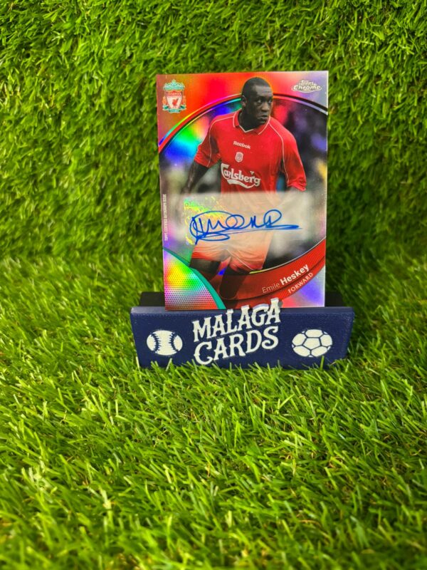 Cromo autografiado Emile Heskey Liverpool Topps Chrome 2023-2024 - Imagen 3