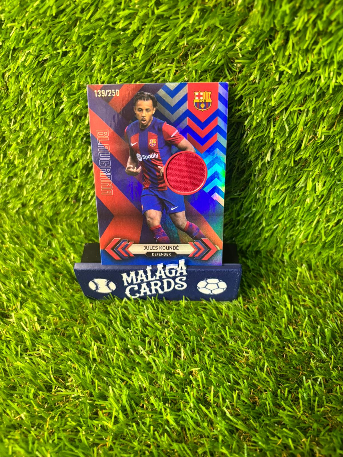 Jules Koundé - Topps Team Set FC Barcelona 2023-24 - Patch /250 - Imagen 3